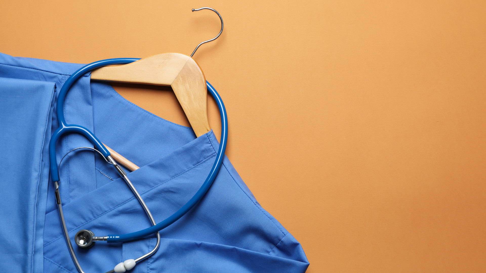 Choisir une blouse infirmière : critères, matières et tendances actuelles